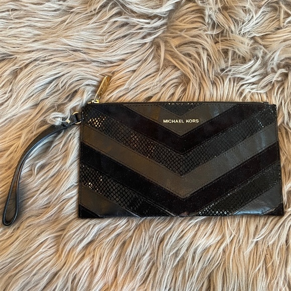 Michael Michael Kors MK Multi Layer Wristlet Purse Black - Picture 1 of 14